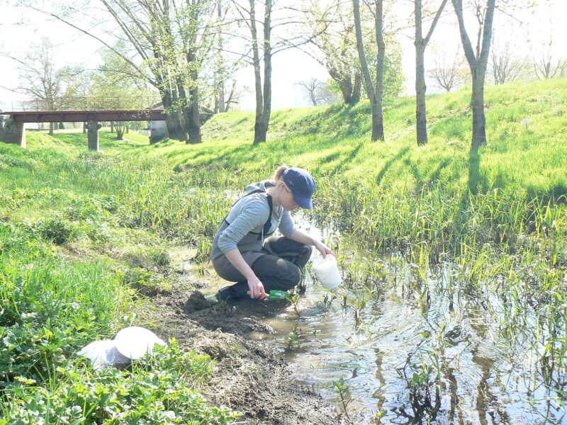 Océane effectue des prélèvements sédimentaires sur la Meuse Médiane