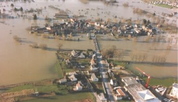 Commune de Warcq isolée par les eaux de la Meuse